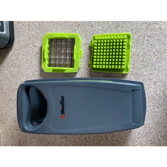 Mueller Onion Chopper, Vegetable Chopper with Container - Picture 4 of 9